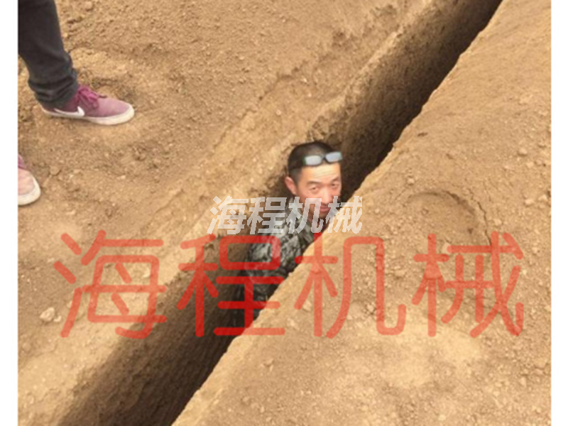 大型链式开沟机效果图